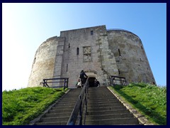 Cliffords Tower 03